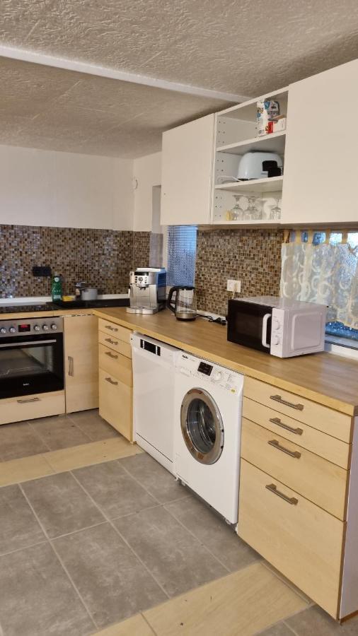 Modern Eingerichtete 3-Zi-Ferienwohnung Zu Vermieten Löffingen Exterior foto